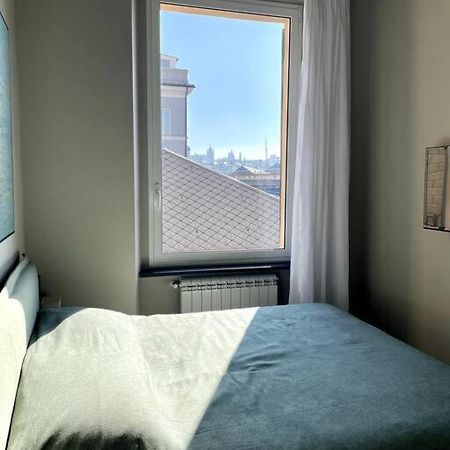 Overlooking The Porto Antico Of Genoa Apartment Luaran gambar